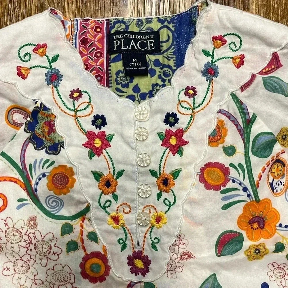 The Children’s Place embroidered buttoned top size M (7/8)
